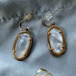 Kendra Scott Dani Earrings in Mother of Pearl